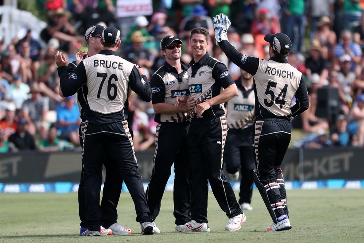 Ben Wheeler is mobbed by his team-mates, New Zealand v Bangladesh, 2nd T20I, Mount Maunganui, January 6, 2017