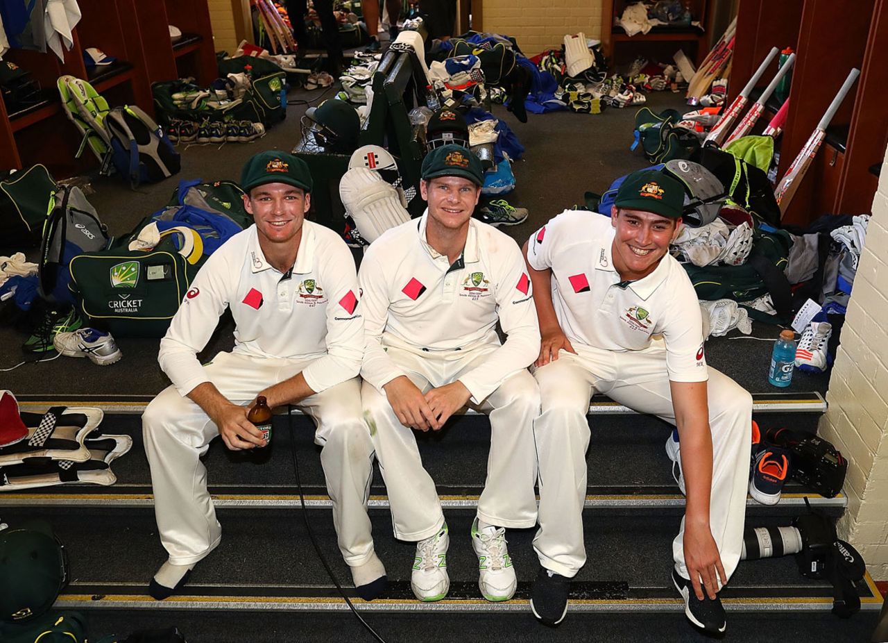 Peter Handscomb, Steven Smith and Matt Renshaw relax after whitewashing Pakistan, Australia v Pakistan, 3rd Test, Sydney, 5th day, January 7, 2017