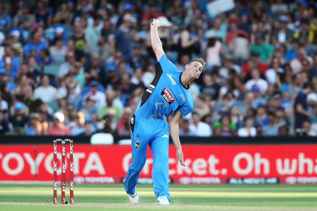 Billy Stanlake in action at the BBL, Strikers v Hurricanes, Big Bash League 2016-17, Adelaide, January 6, 2017