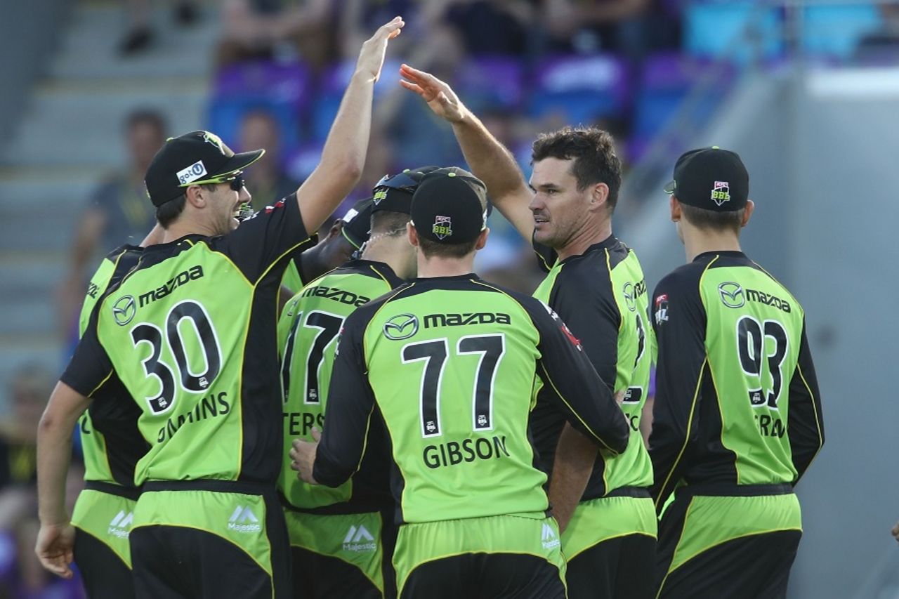 Clint McKay struck in his first over, Hobart Hurricanes v Sydney Thunder, BBL 2016-17, Hobart, January 8, 2017