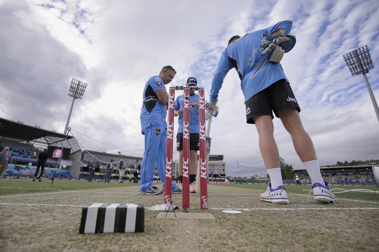 Adelaide Strikers players inspect the pitch before the start of play, Hobart Hurricanes v Adelaide Strikers, BBL 2016-17, Hobart, January 2, 2017