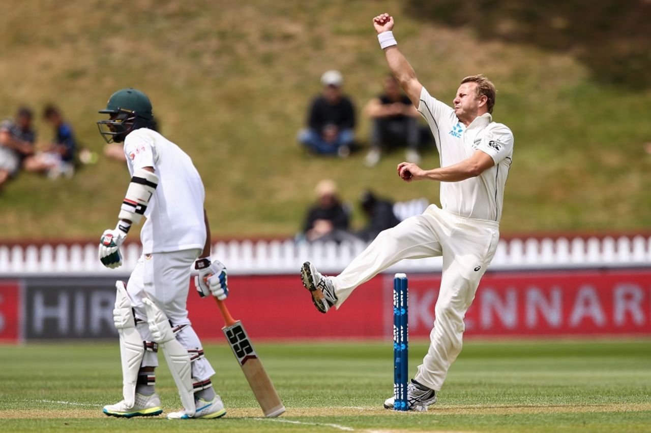 Neil Wagner bowled five tight overs before rain stopped play, New Zealand v Bangladesh, 1st Test, Wellington, 1st day, January 12, 2017