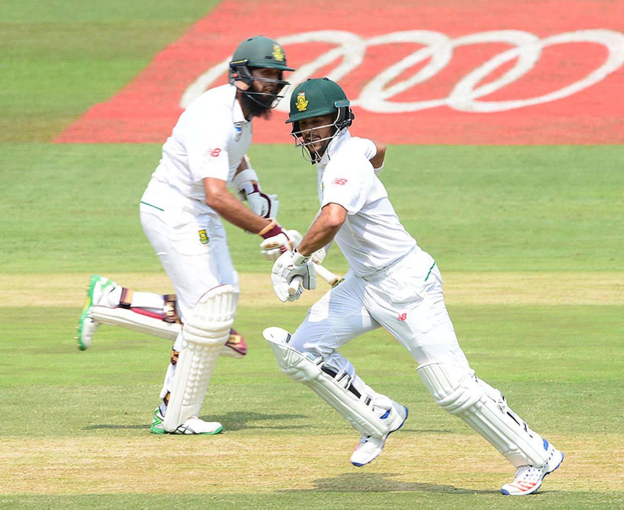 JP Duminy and Hashim Amla run between the wickets during their big stand, South Africa v Sri Lanka, 3rd Test, Johannesburg, 1st day, January 12, 2017