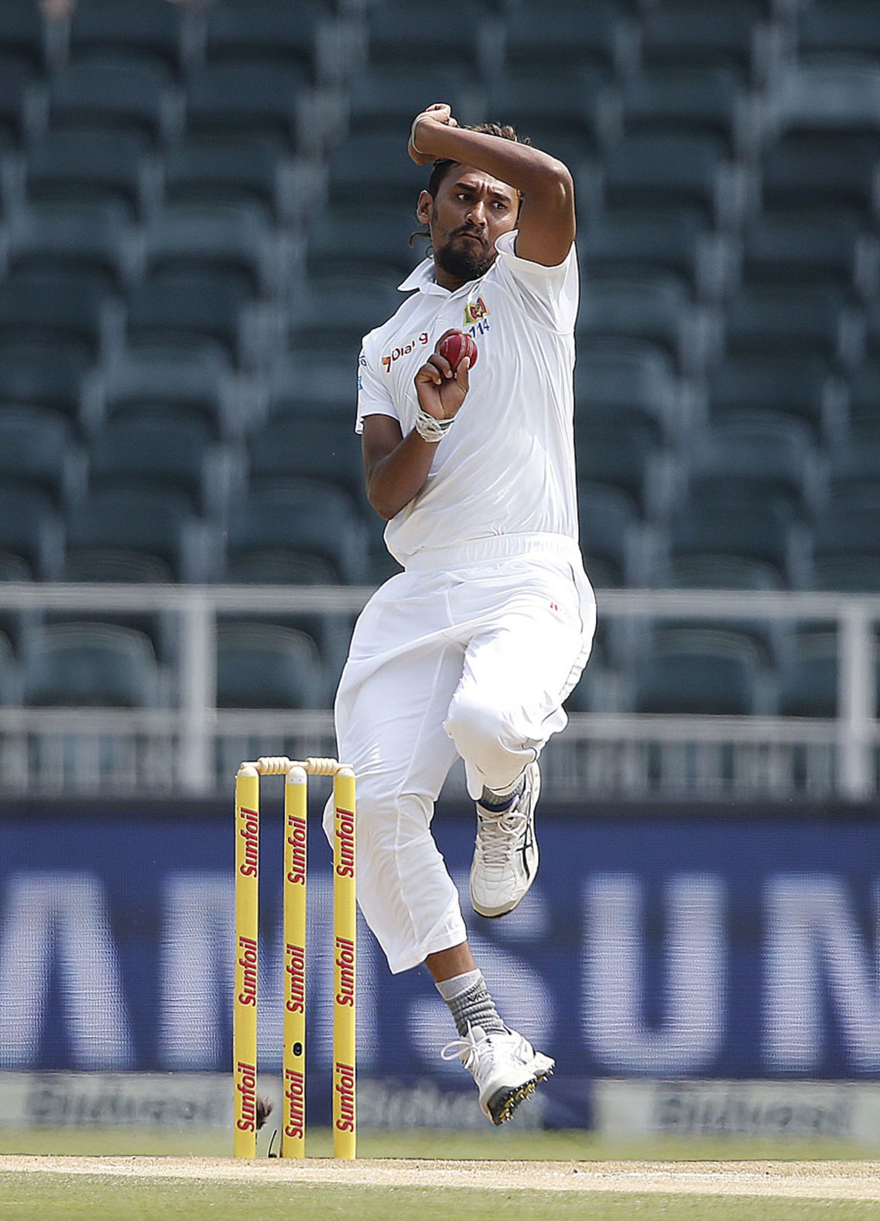 Suranga Lakmal bowled a luckless spell on the second morning, South Africa v Sri Lanka, 3rd Test, Johannesburg, 2nd day, January 13, 2017