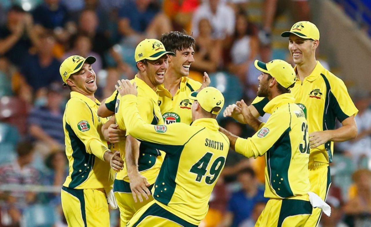 The Australian players share some laughs after Mitchell Marsh juggled a catch, Australia v Pakistan, 1st ODI, Brisbane, January 13, 2017