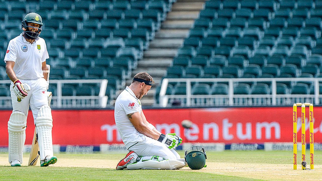 Faf du Plessis takes a breather after being struck amidships, South Africa v Sri Lanka, 3rd Test, Johannesburg, 2nd day, January 13, 2017