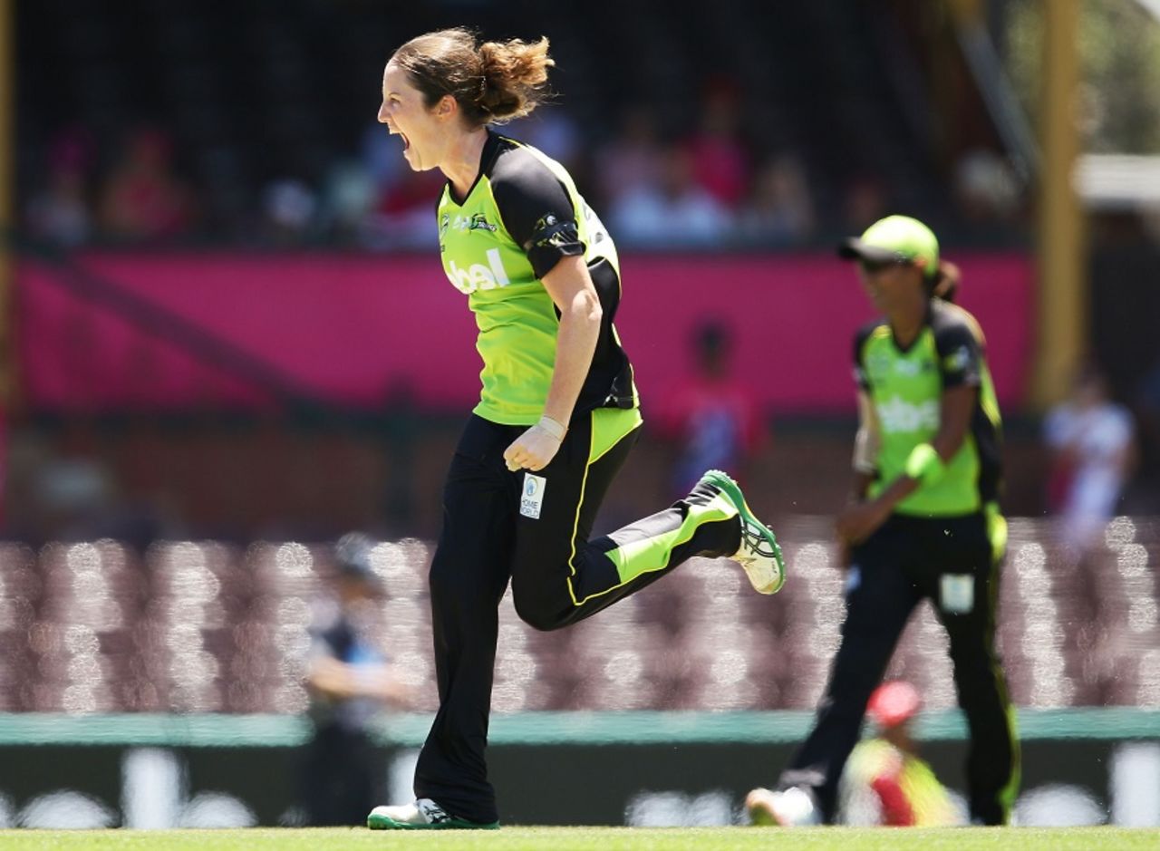 Rene Farrell exults after picking up one of her three wickets, Sydney Sixers v Sydney Thunder, Women's Big Bash League, Sydney, January 14, 2017