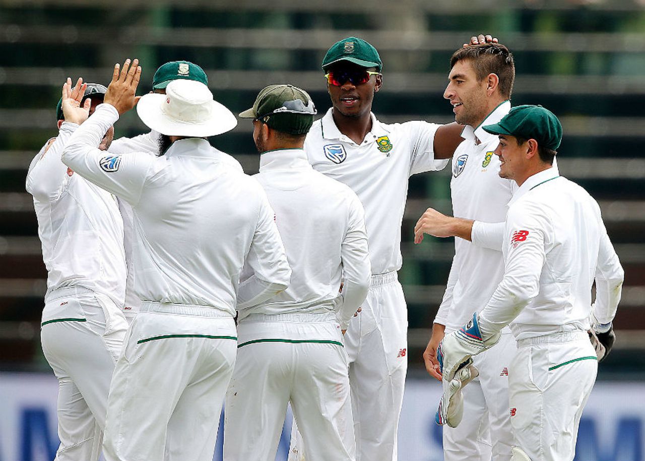 Duanne Olivier claimed his second wicket to remove Upul Tharanga, South Africa v Sri Lanka, 3rd Test, Johannesburg, 3rd day, January 14, 2017