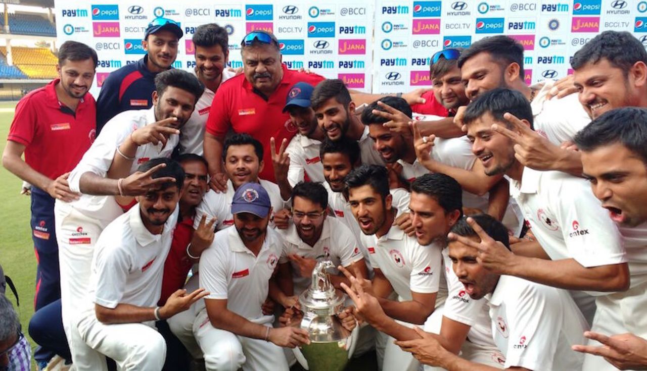 The Gujarat players pose with their maiden Ranji Trophy title, Gujarat v Mumbai, Ranji Trophy 2016-17, final, 5th day, Indore, January 14, 2017