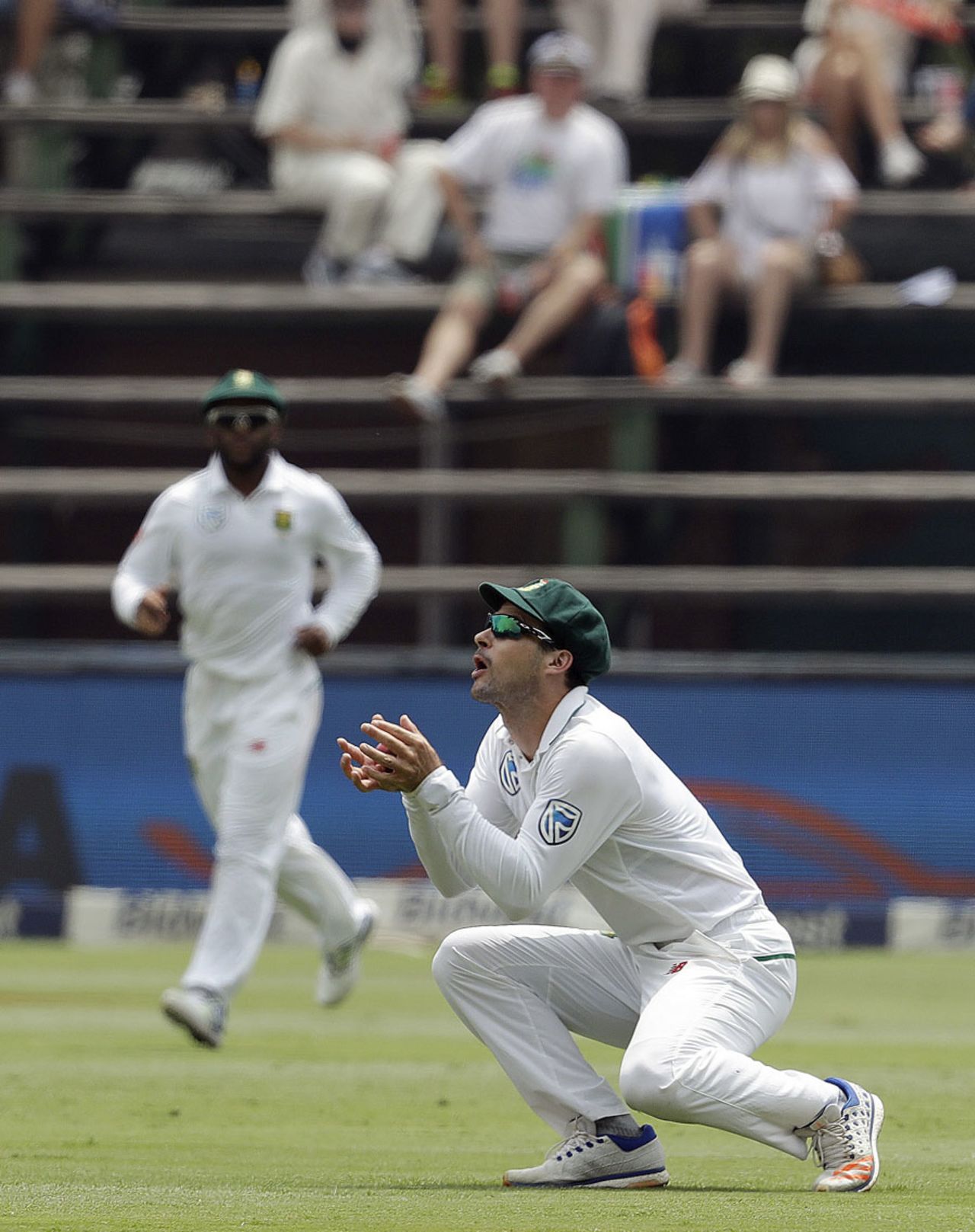 Stephen Cook steadies under a catch, South Africa v Sri Lanka, 3rd Test, Johannesburg, 3rd day, January 14, 2017