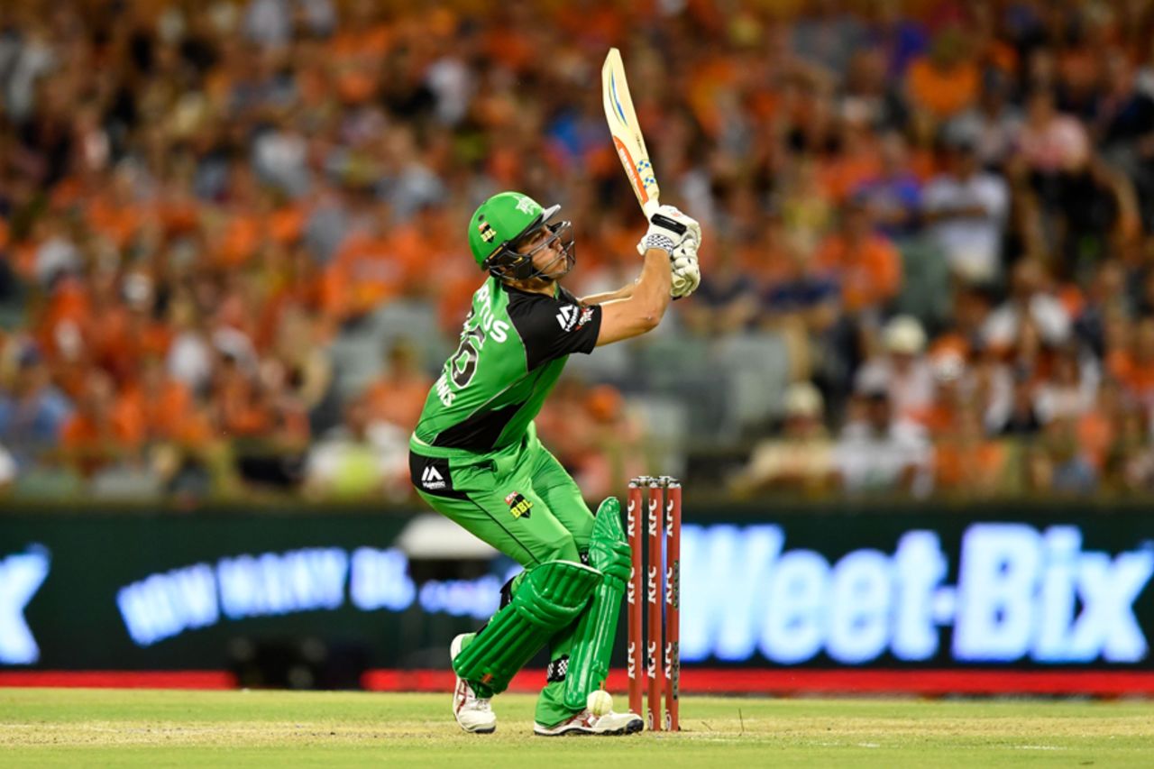 Marcus Stoinis takes a blow to the mid-riff, Perth Scorchers v Melbourne Stars, Big Bash League 2016-17, Perth, January 14, 2017