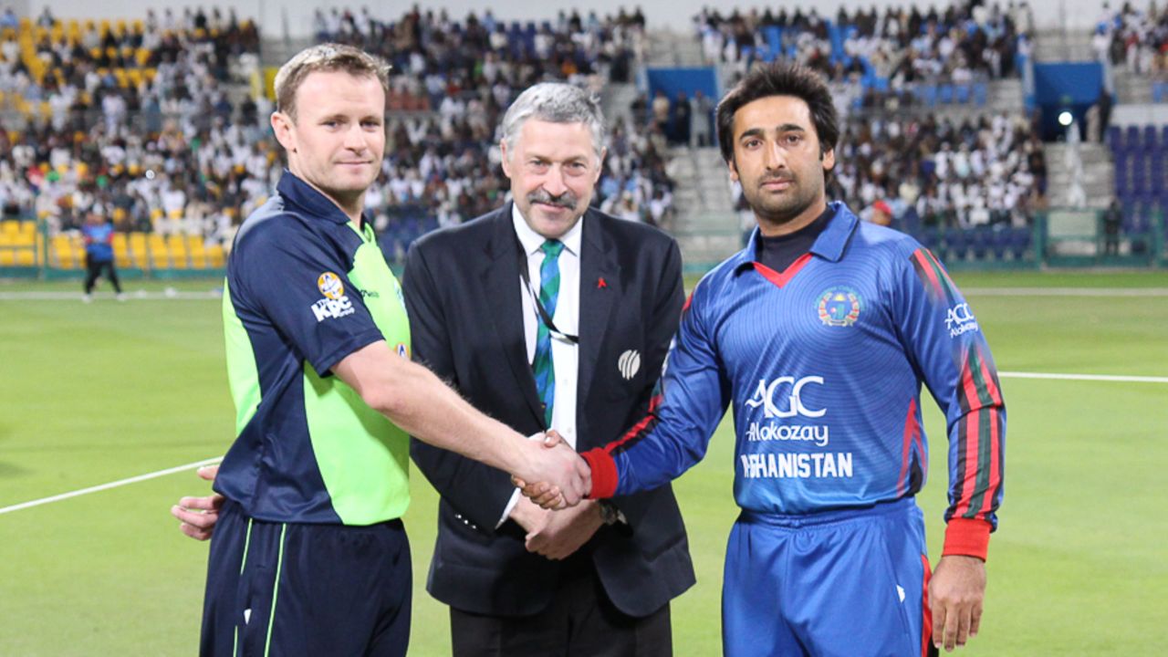 Ireland's William Porterfield and Afghanistan's Asghar Stanikzai shake hands after the toss, Afghanistan v Ireland, Desert T20, Group A, Abu Dhabi, January 14, 2017