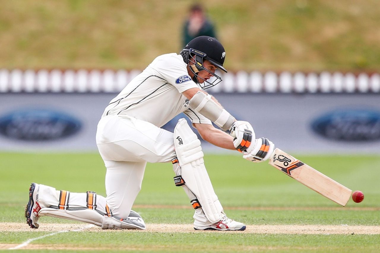 Tom Latham gets low to sweep the ball, New Zealand v Bangladesh, 1st Test, Wellington, 4th day, January 15, 2017