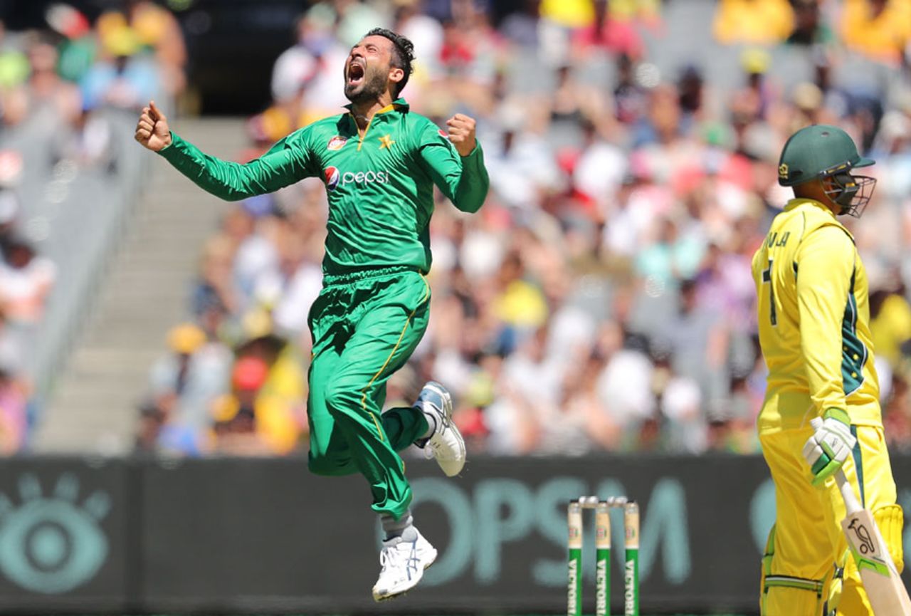 Junaid Khan is overjoyed after dismissing Usman Khawaja, Australia v Pakistan, 2nd ODI, Melbourne, January 15, 2017
