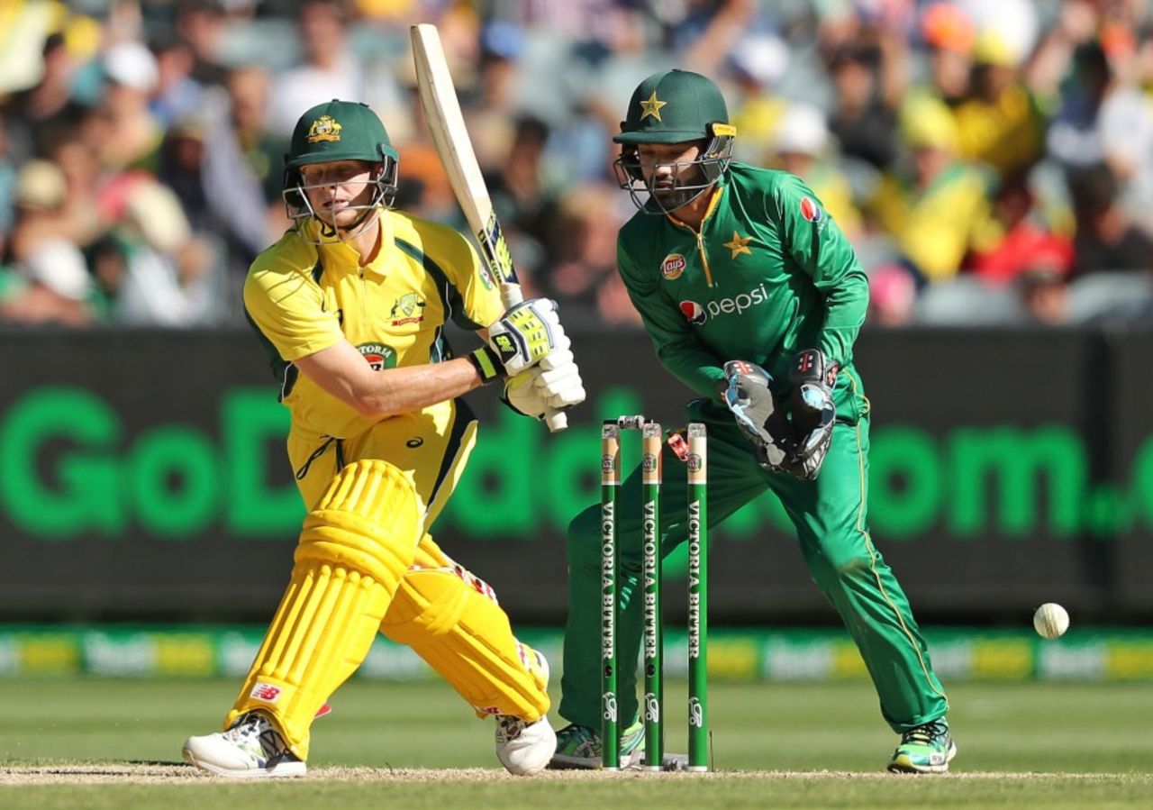 Steven Smith was bowled for 60, Australia v Pakistan, 2nd ODI, Melbourne, January 15, 2017