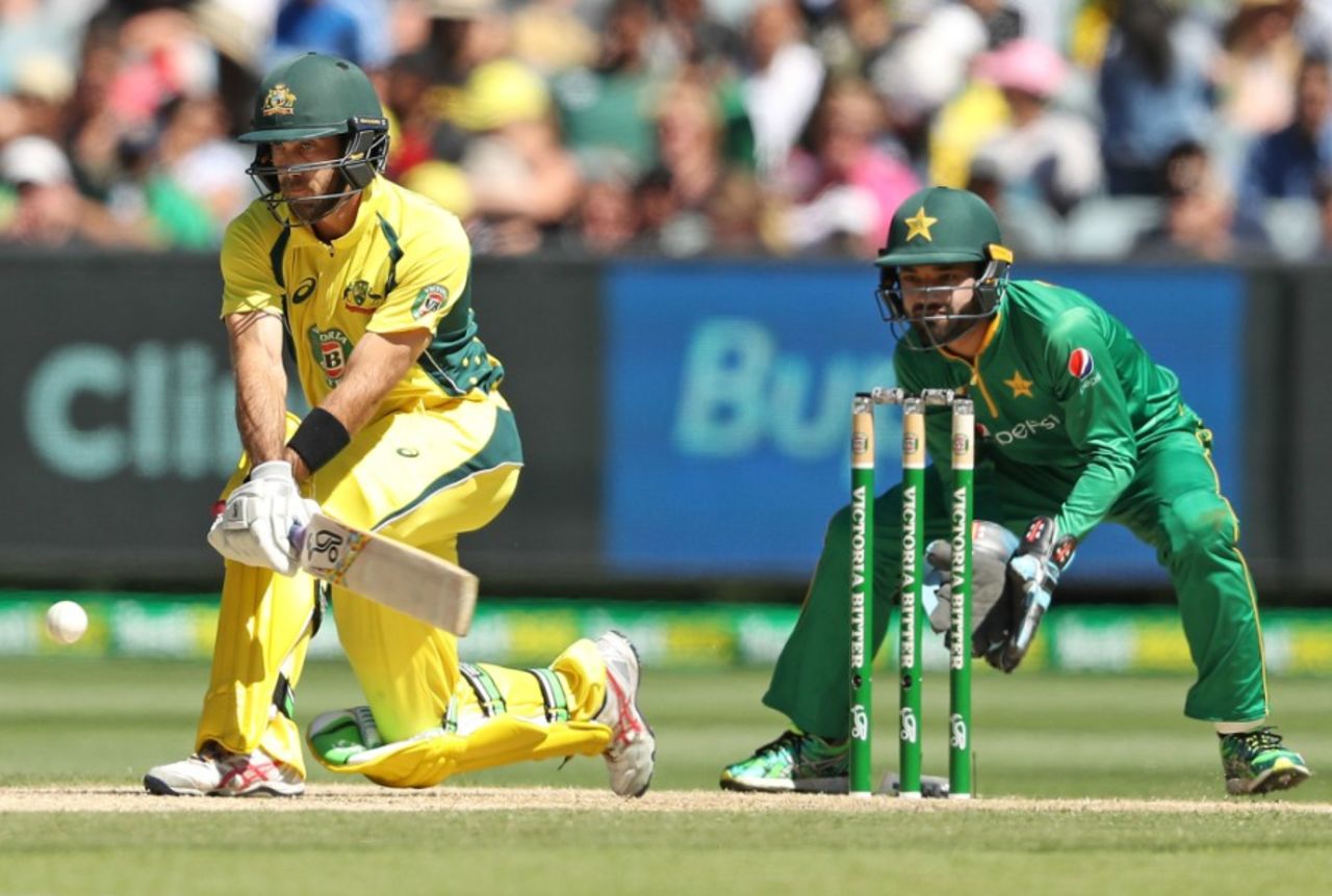 Glenn Maxwell shapes for a reverse-sweep, Australia v Pakistan, 2nd ODI, Melbourne, January 15, 2017