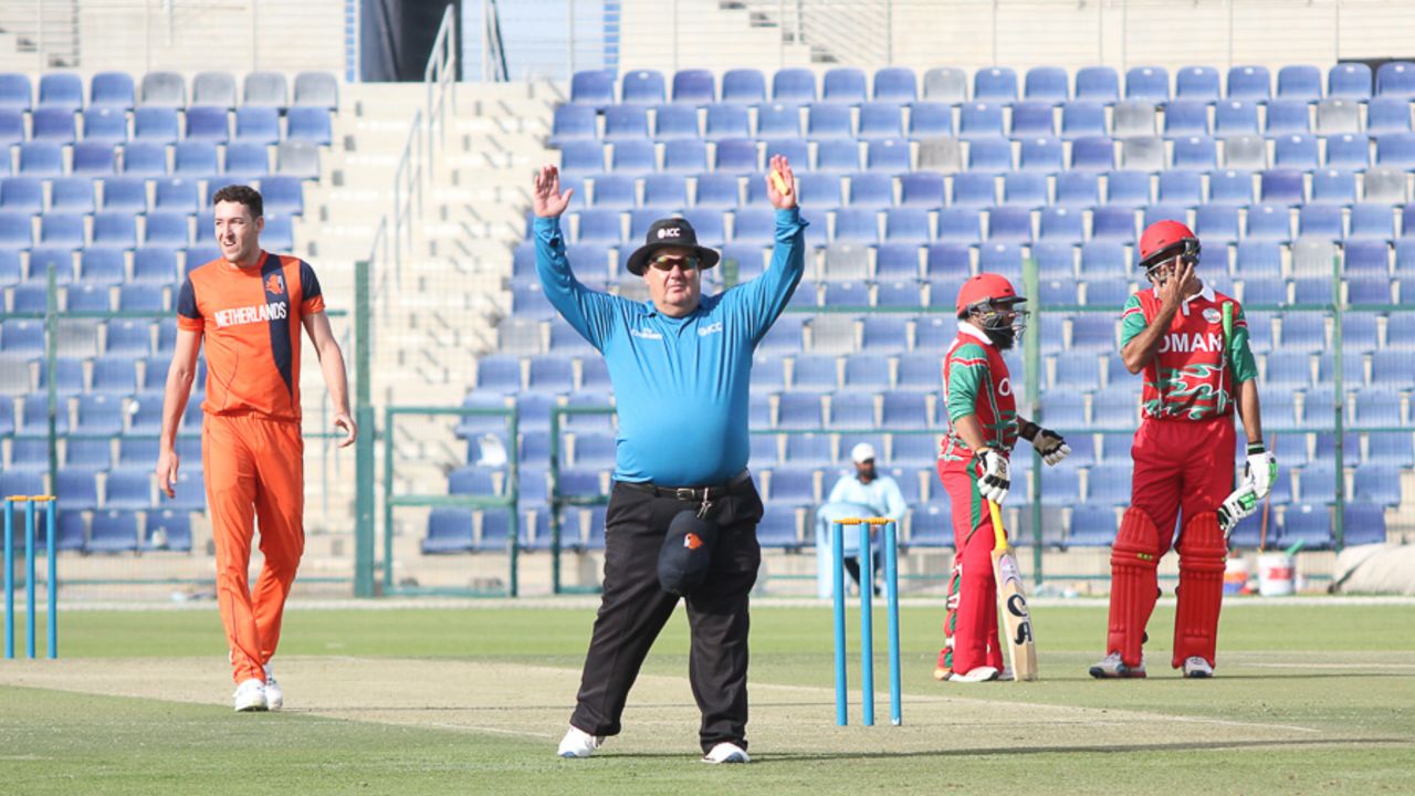 Alex Dowdalls signals six after Naseem Khushi cleared the midwicket rope to end the 19th over, Netherlands v Oman, Desert T20, Group B, Abu Dhabi, January 15, 2017