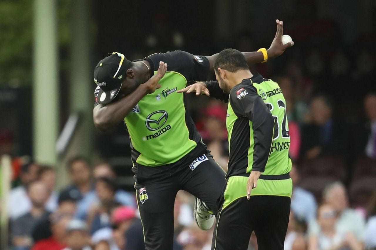 Carlos Brathwaite and Fawad Ahmed bring out the dab to celebrate a wicket, Sydney Sixers v Sydney Thunder, BBL, SCG, January 14, 2017