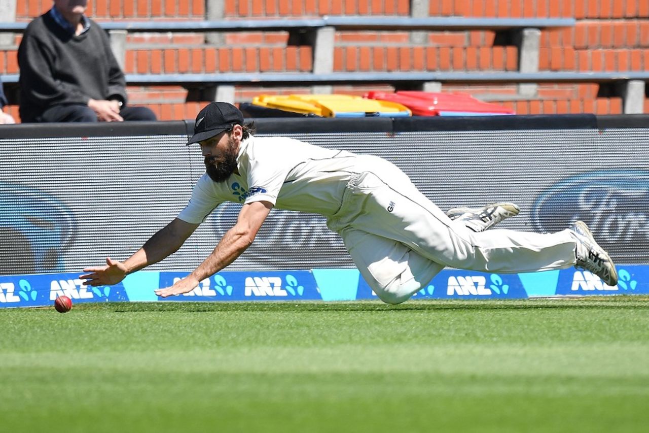 Dean Brownlie dives to prevent a boundary, New Zealand v Bangladesh, 1st Test, Wellington, 5th day, January 16, 2017