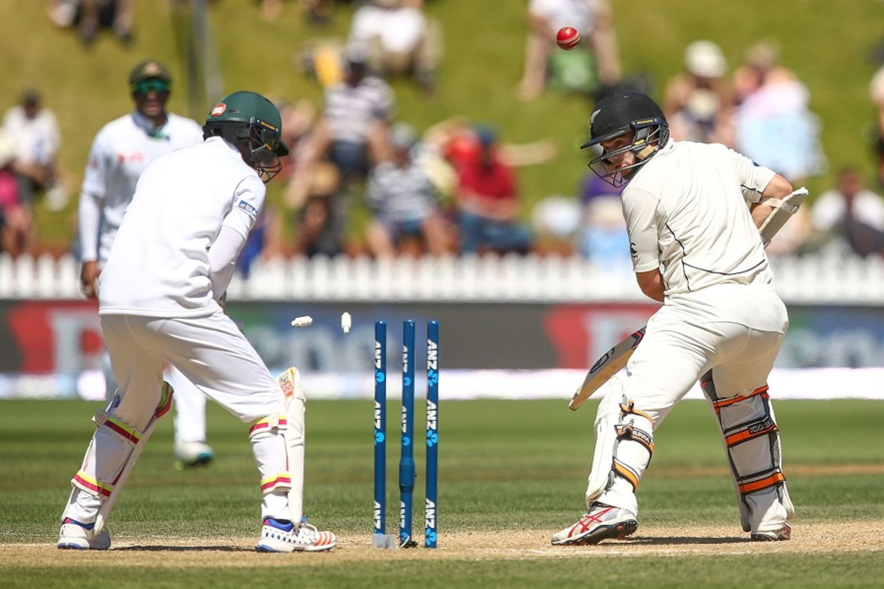 Tom Latham loses his stumps, New Zealand v Bangladesh, 1st Test, Wellington, 5th day, January 16, 2017