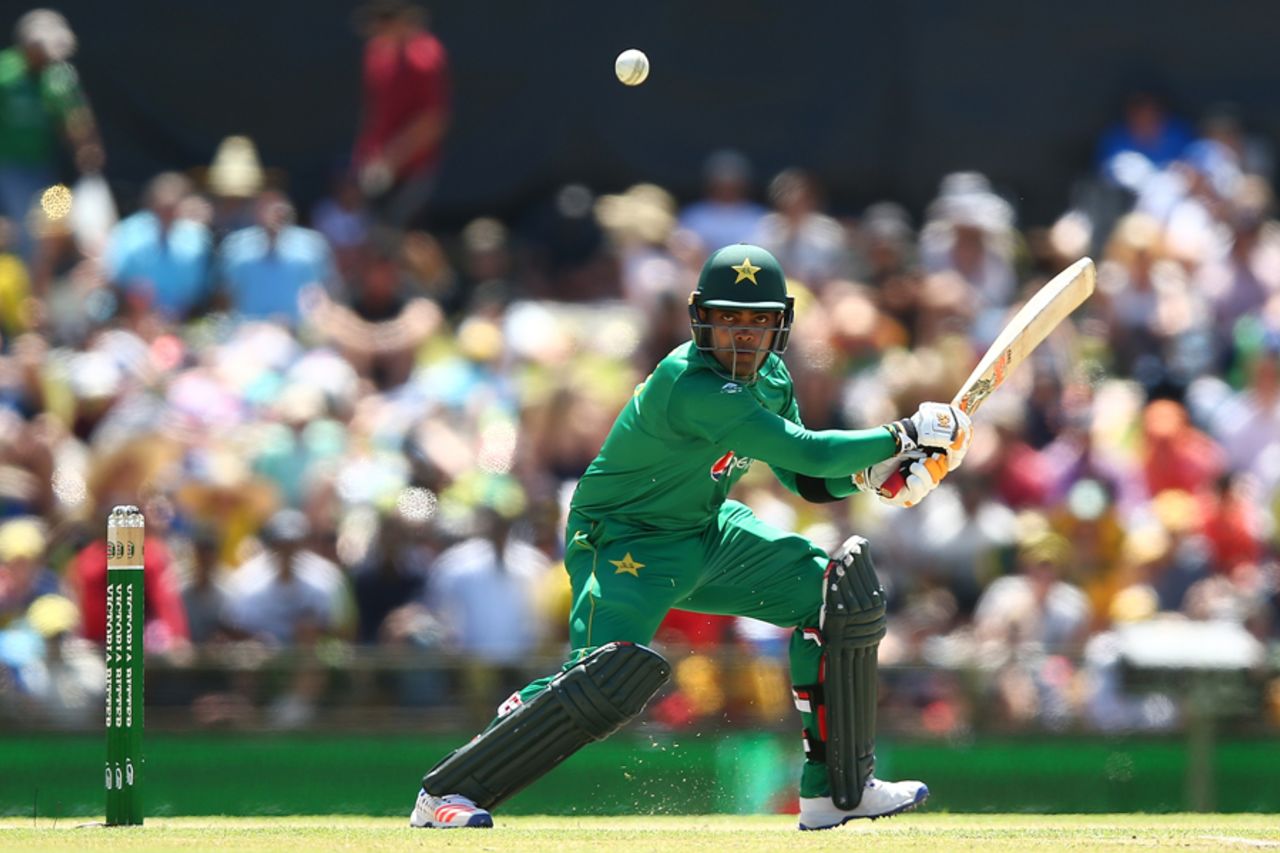 Umar Akmal plays a cut, Australia v Pakistan, 3rd ODI, Perth, January 19, 2017