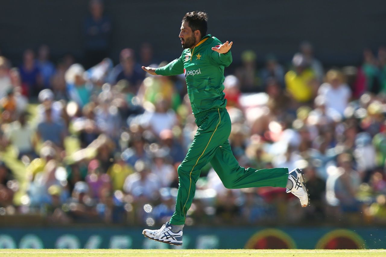 Junaid Khan celebrates a wicket, Australia v Pakistan, 3rd ODI, Perth, January 19, 2017