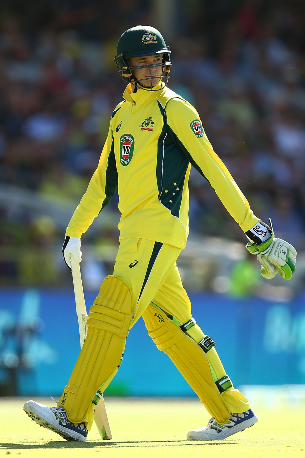 Peter Handscomb doesn't know it's a no-ball as he walks back after edging one to slip, Australia v Pakistan, 3rd ODI, Perth, January 19, 2017