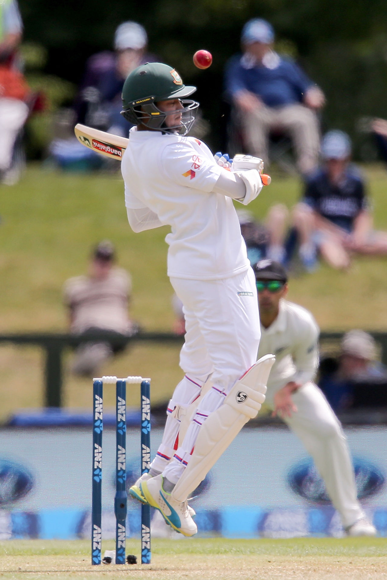 Shakib Al Hasan evades a bouncer, New Zealand v Bangladesh, 1st Test, Christchurch, 1st day, January 20, 2017