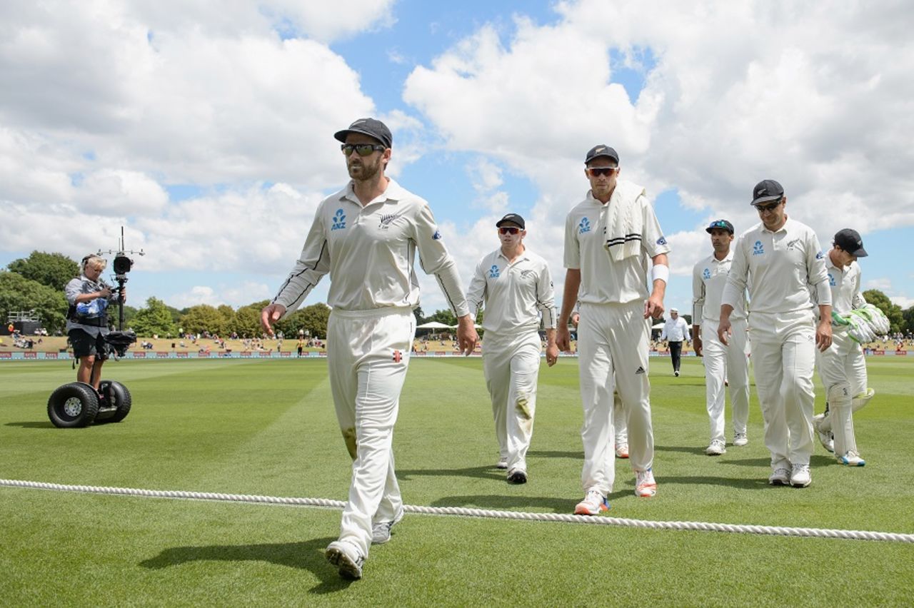 Kane Williamson leads his team off, New Zealand v Bangladesh, 1st Test, Christchurch, 1st day, January 20, 2017