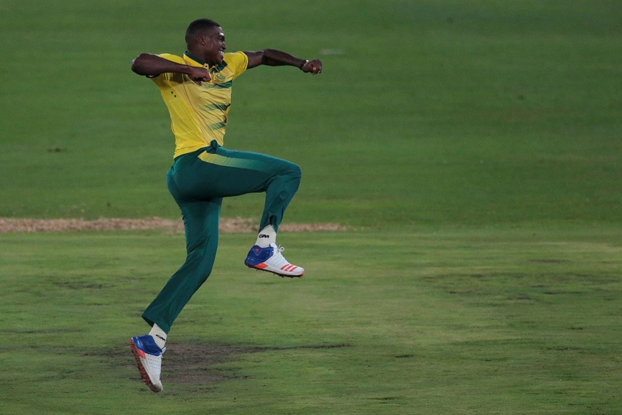 Lungi Ngidi picked up two wickets in two overs on debut, South Africa v Sri Lanka, 1st T20I, Centurion, January 20, 2017