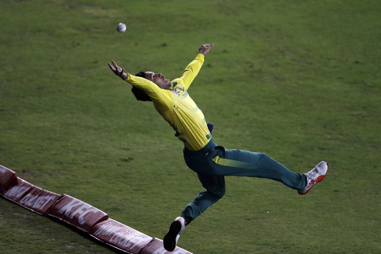 Farhaan Behardien displayed some hang time in this unsuccessful attempt in the deep, South Africa v Sri Lanka, 1st T20I, Centurion, January 20, 2017