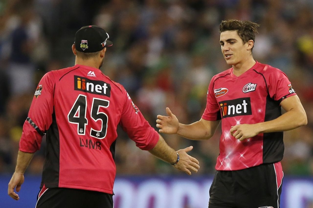 Sean Abbott is congratulated on the wicket of Ben Hilfenhaus, Melbourne Stars v Sydney Sixers, BBL 2016-17, Melbourne, January 21, 2017