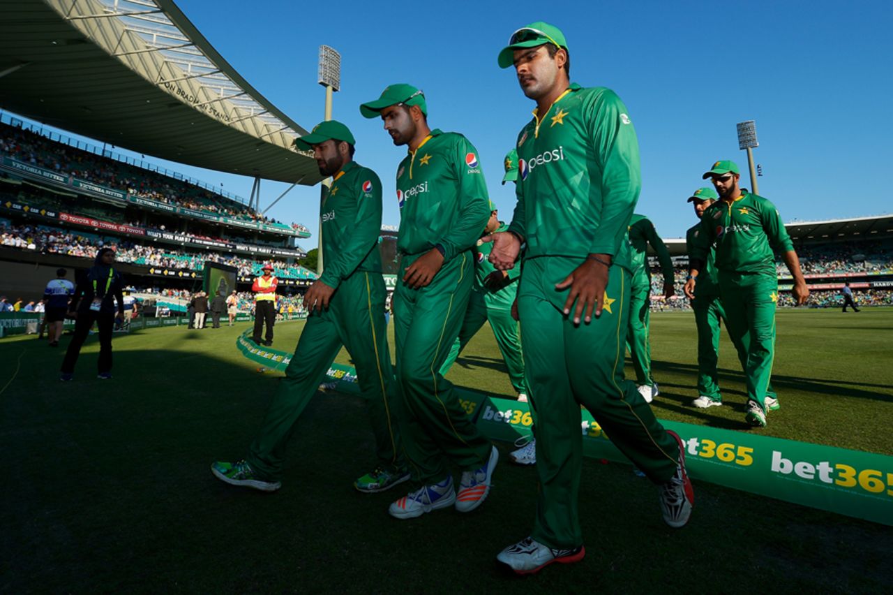 Sharjeel Khan walks off with his team-mates at the end of the innings, Australia v Pakistan, 4th ODI, Sydney, January 22, 2017