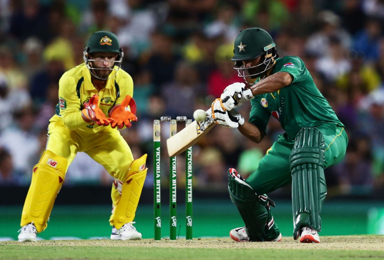 Mohammad Hafeez plays a late cut, Australia v Pakistan, 4th ODI, Sydney, January 22, 2017