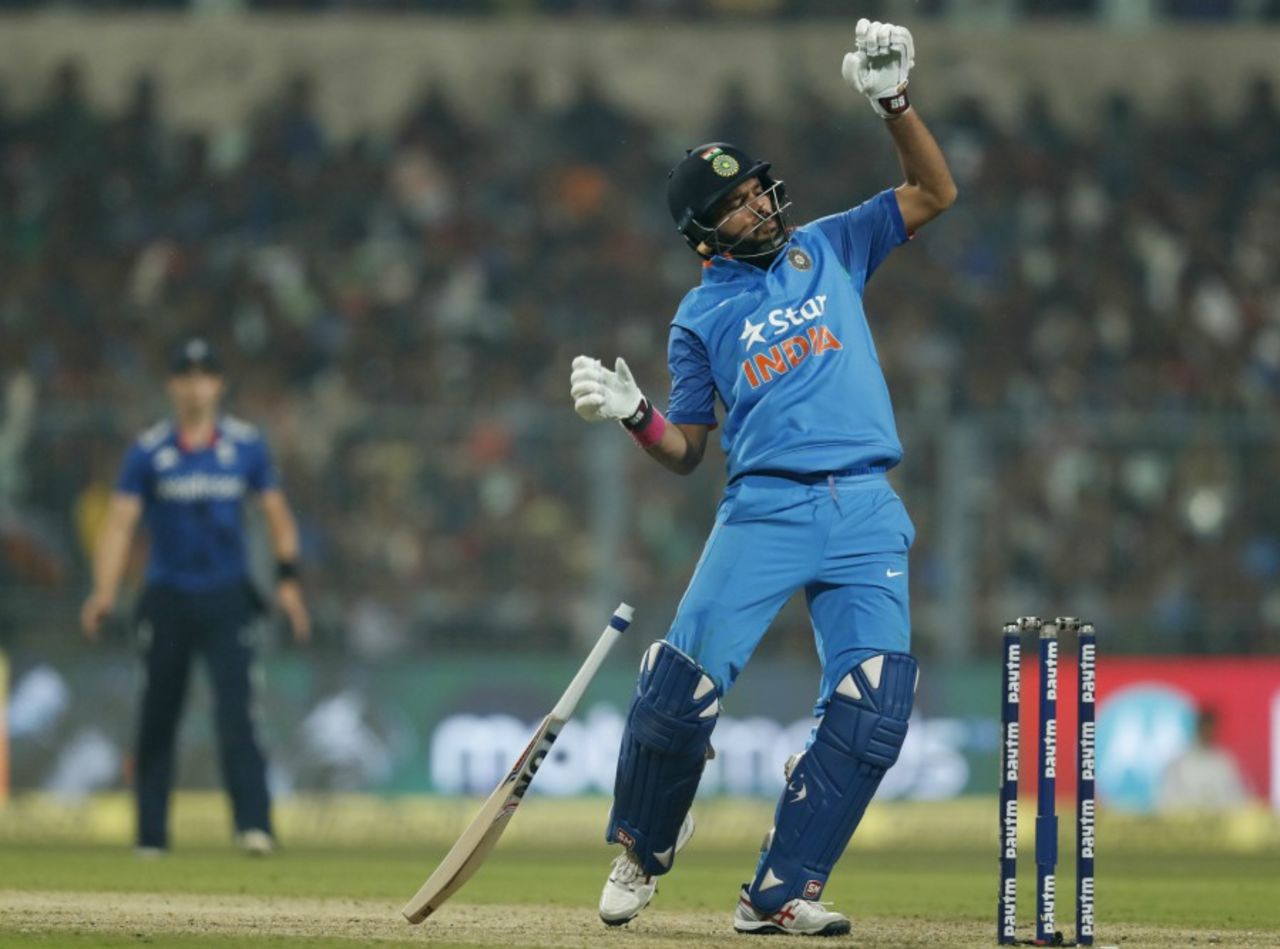 Yuvraj Singh got into a tangle against a rising short delivery, India v England, 3rd ODI, Kolkata, January 22, 2017