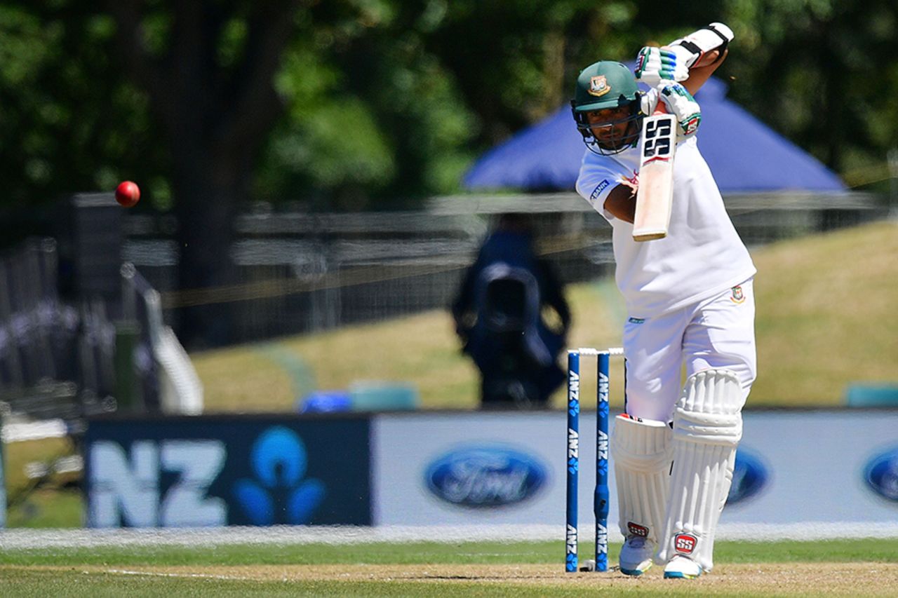 Mahmudullah drives on the up, New Zealand v Bangladesh, 2nd Test, Christchurch, 4th day, January 23, 2017