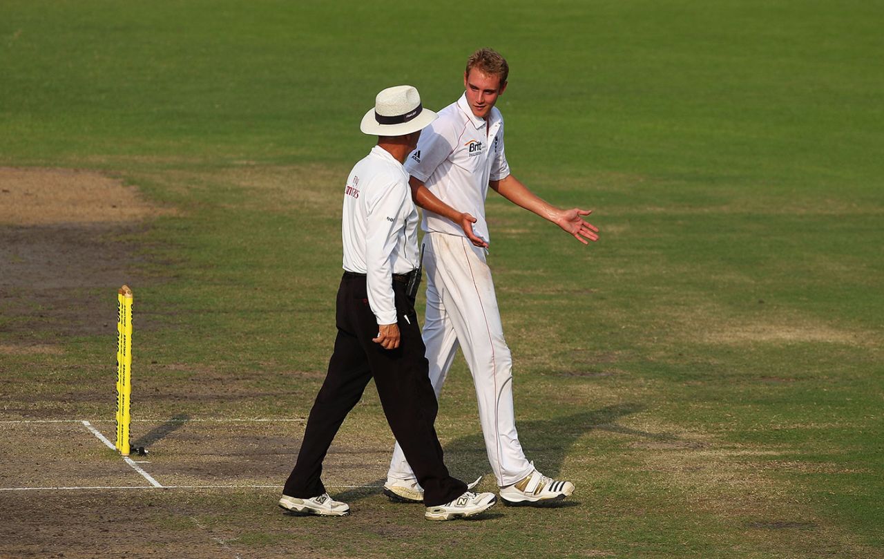 Stuart Broad talks to umpire Tony Hill, Bangladesh v England, second Test, day four, Dhaka, March 23, 2010