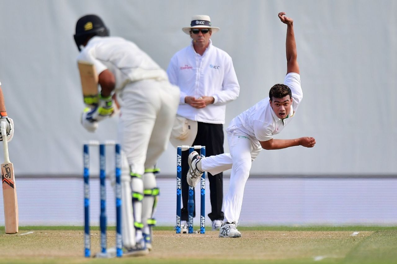 Taskin Ahmed bends his back, New Zealand v Bangladesh, 2nd Test, Christchurch, 4th day, January 23, 2017