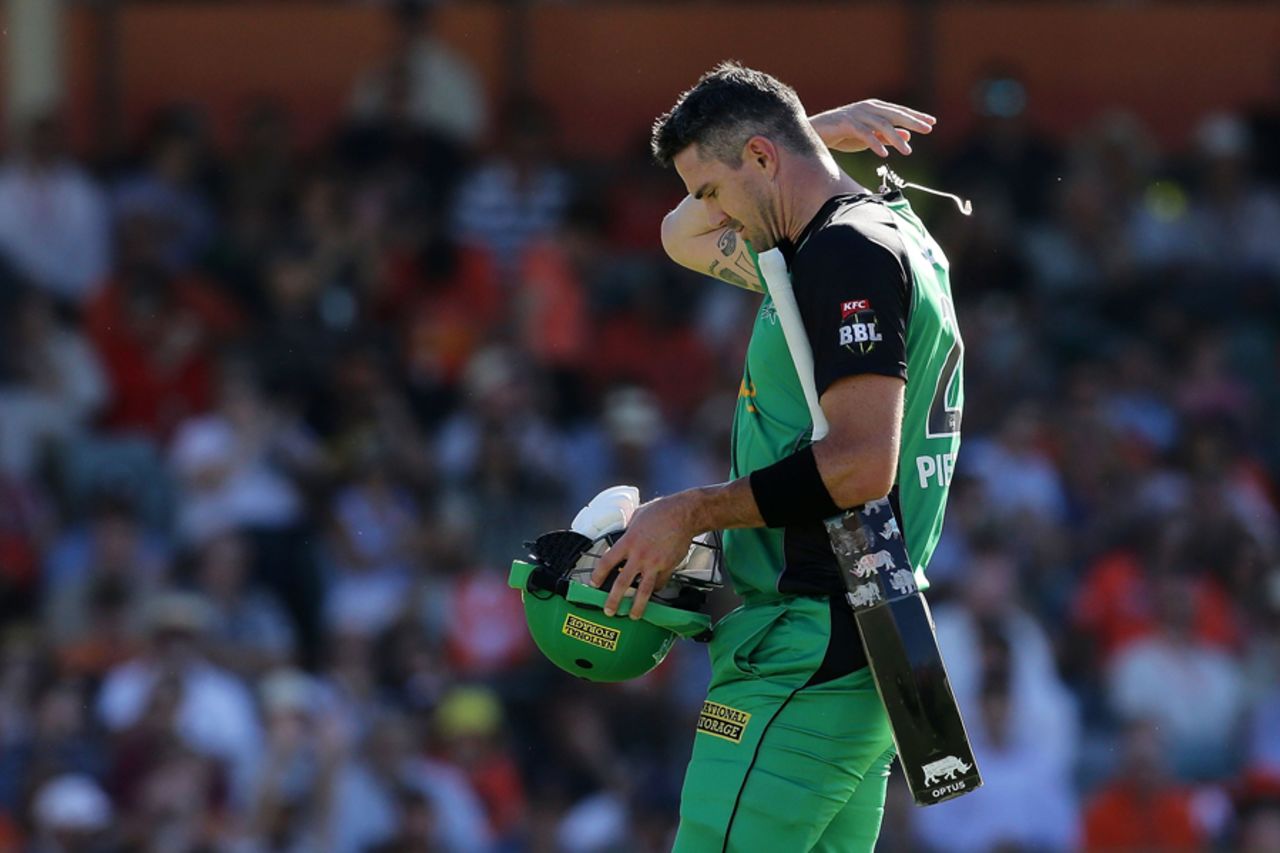 Kevin Pietersen unhooks the mic as he walks back to the dugout, Perth Scorchers v Melbourne Stars, Perth, Big Bash League 2016-17, January 24, 2017