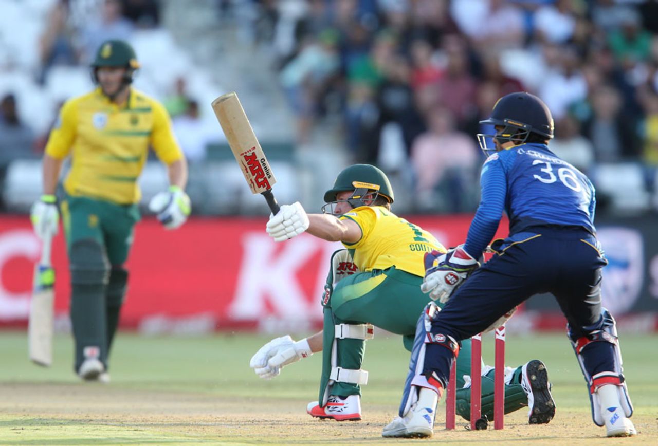 AB de Villiers swings over the leg side, South Africa v Sri Lanka, 3rd T20, Cape Town, January 25, 2017