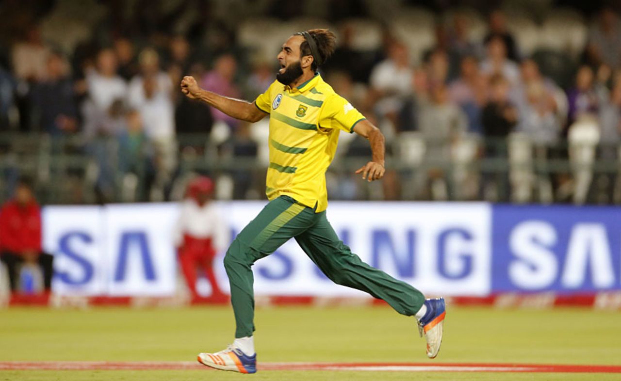 Catch me if you can: Imran Tahir sprinted a long way after his first-ball wicket, South Africa v Sri Lanka, 3rd T20, Cape Town, January 25, 2017