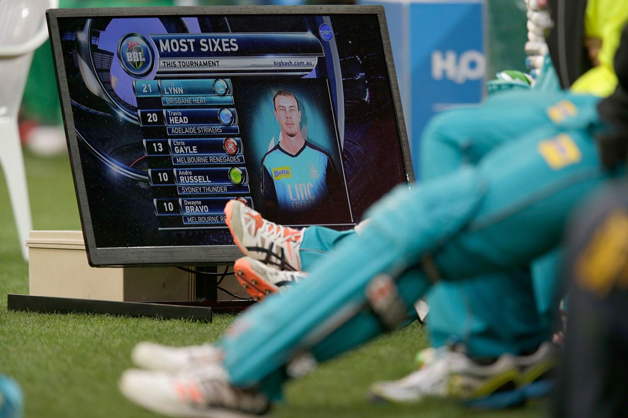 Brisbane Heat players waiting to bat watch the TV broadcast from the bench, Melbourne Stars v Brisbane Heat, Big Bash League 2015-16, Melbourne, MCG, January 14, 2016