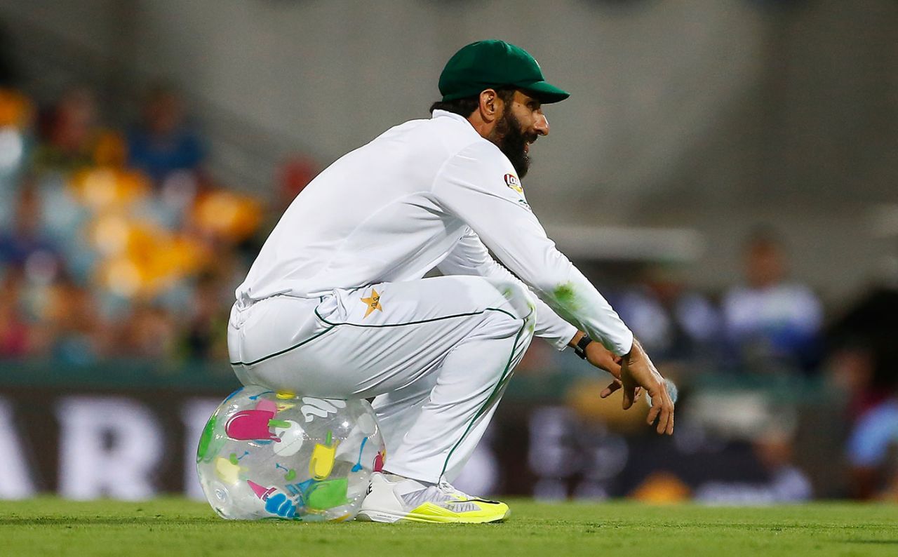 Misbah-ul-Haq tries to sit on a beach ball, Australia v Pakistan 1st Test, 1st day, Brisbane, December 15, 2016
