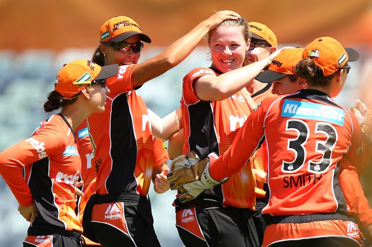 Anya Shrubsole is ecstatic after taking a wicket, Perth Scorchers v Sydney Sixers, Women's BBL 2016-2017, Perth, January 28, 2017
