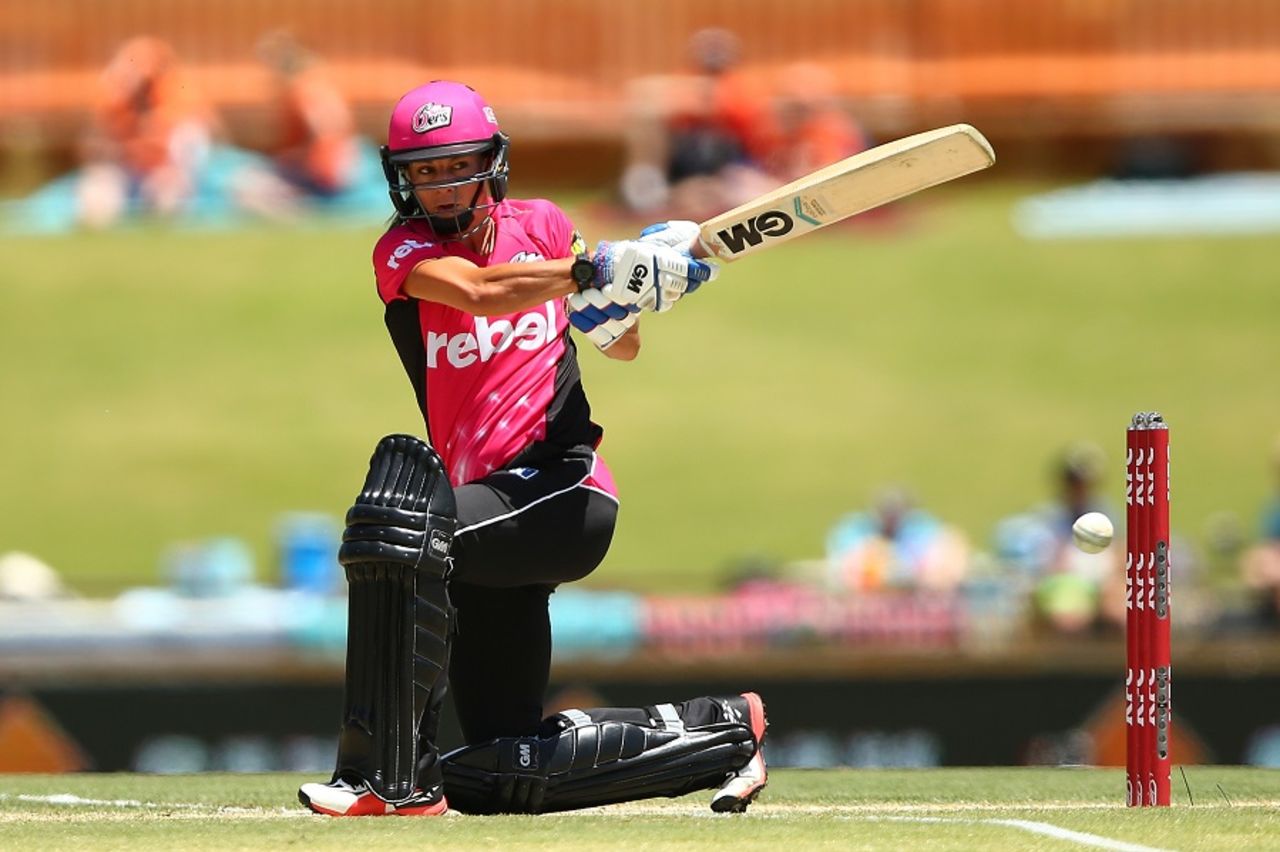 Marizanne Kapp struck some lusty blows towards the end of the innings, Perth Scorchers v Sydney Sixers, Women's BBL 2016-2017, Perth, January 28, 2017