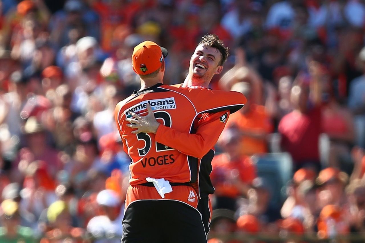 Ashton Turner and Adam Voges celebrate a wicket, Perth Scorchers v Sydney Sixers, BBL 2016-17, Final, Perth, January 28, 2017