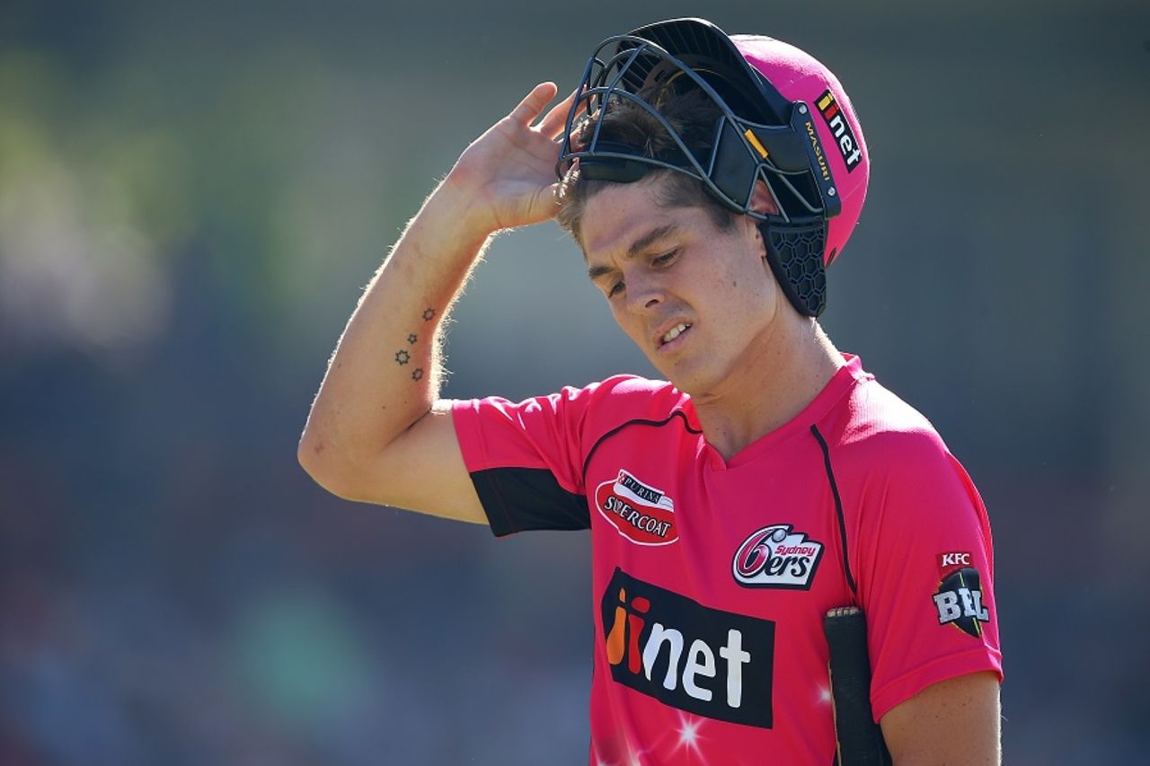 Daniel Hughes walks back after being dismissed for 8, Perth Scorchers v Sydney Sixers, BBL 2016-17, Final, Perth, January 28, 2017