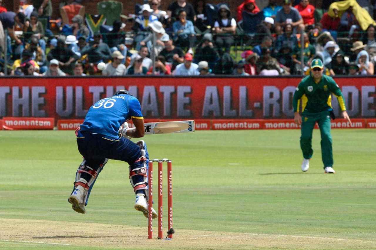 Dinesh Chandimal gets under a short ball, South Africa v Sri Lanka, 1st ODI, Port Elizabeth, January 28, 2017