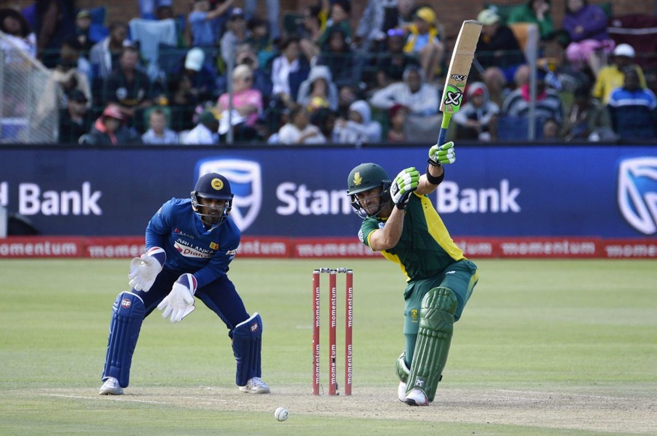 Faf du Plessis drives with one hand, South Africa v Sri Lanka, 1st ODI, Port Elizabeth, January 28, 2017