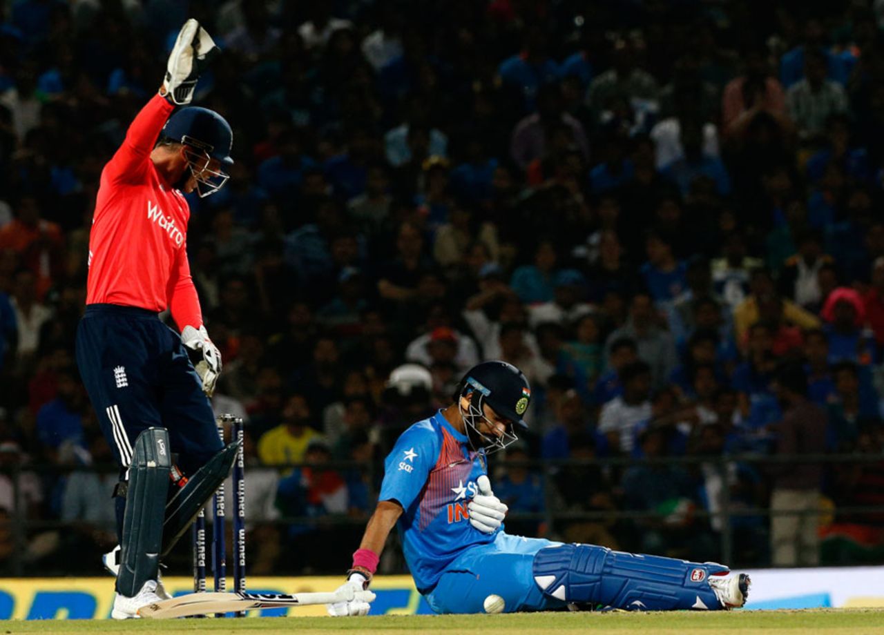 England appeal for an lbw after Yuvraj Singh gets himself into a tangle, India v England, 2nd T20, Nagpur, January 29, 2017